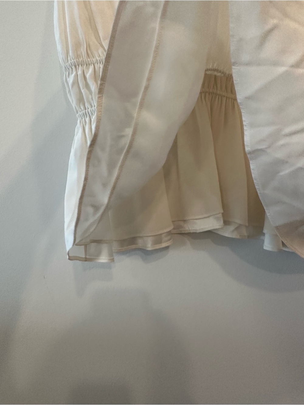 Silk Cream V-Neck Peplum Sleeveless Top Blouse - Banana Republic, Medium, New - Picture 5 of 8